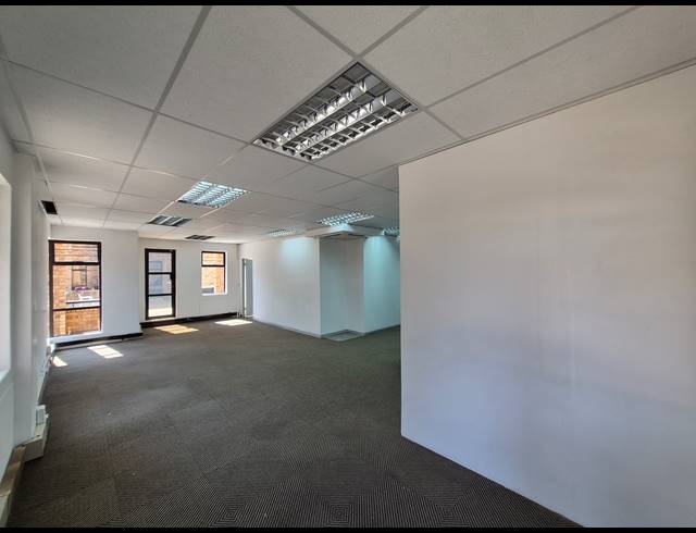 182M² OFFICE TO LET IN KRAMERVILLE